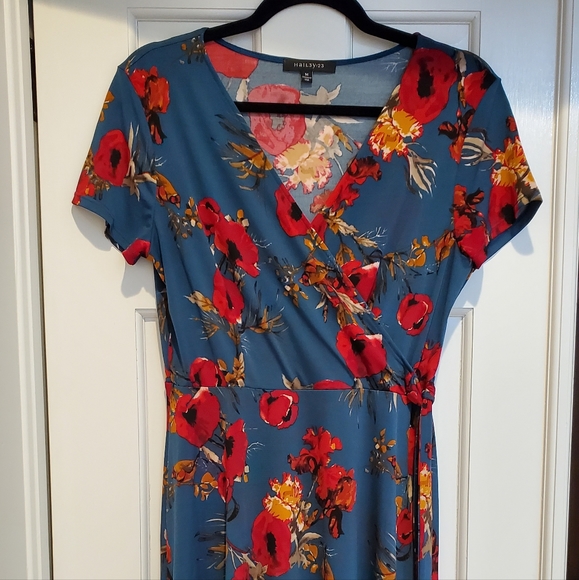 Mid-length Dress - Picture 1 of 3